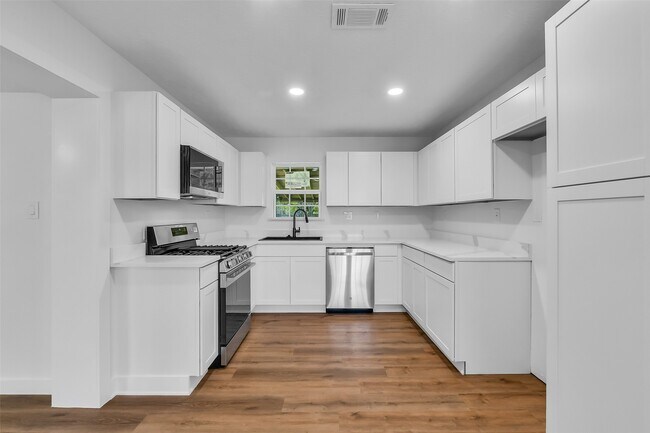 Building Photo - 1913 41st Ave N