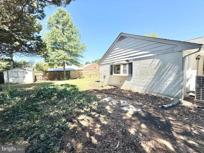 Building Photo - 6219 Yellowstone Dr