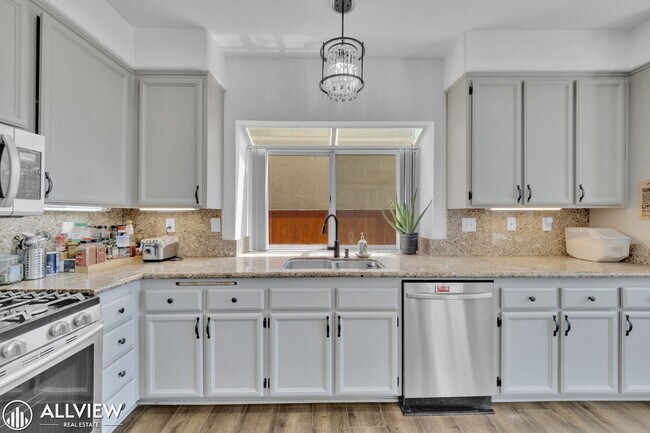 Building Photo - Resort-Style Living in Gated Emerald Heights | 5BR + Loft Home with Views