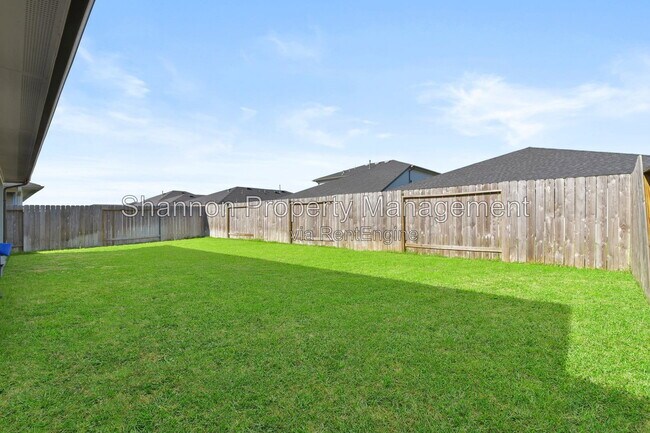 Building Photo - 7915 Murciana Dr