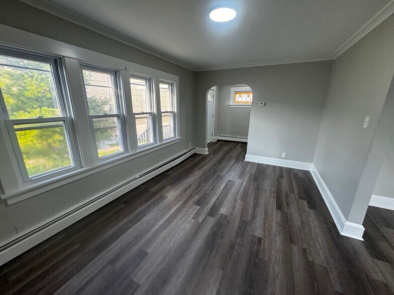 Building Photo - 8615 W Adler St