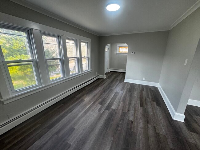 Building Photo - 8615 W Adler St