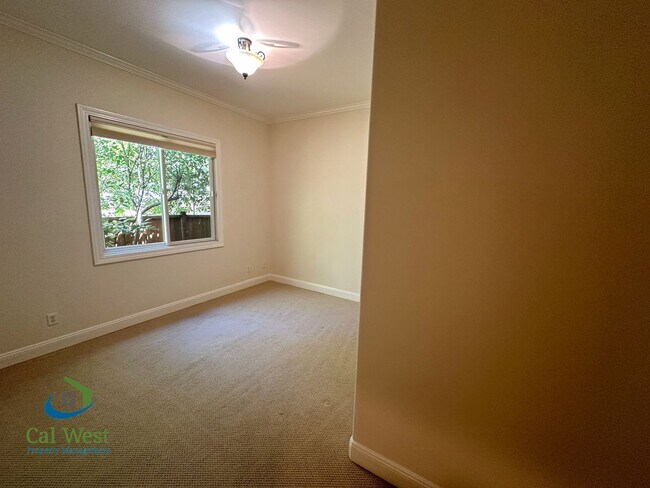 Building Photo - $7995 - Executive 4 bed, 3 full bath, Palo...