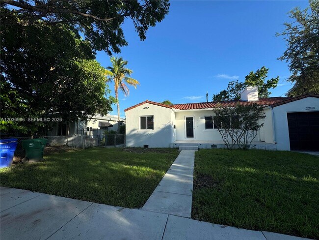 Building Photo - 2250 SW 21st St