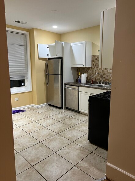 Building Photo - 712 N Ada St