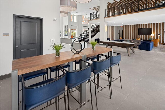 Building Photo - 5256 International Dr