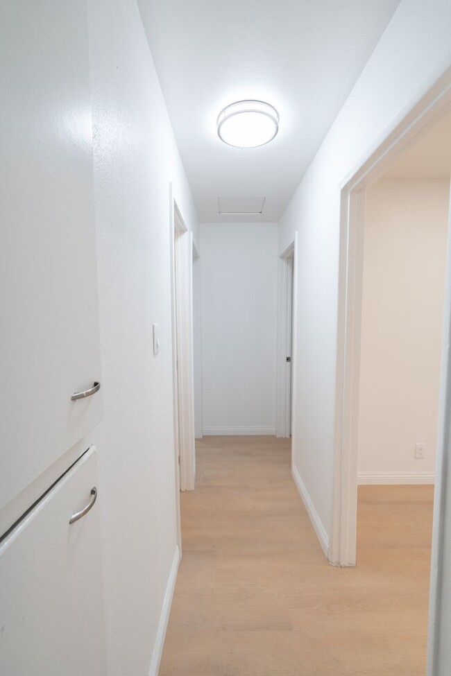 Building Photo - Charming 3 Bedrooms 2 Bathrooms Home $3,50...