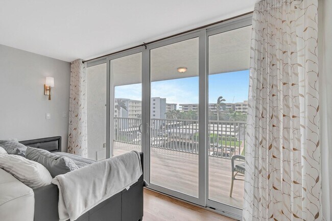 Building Photo - 1 Harbourside Dr