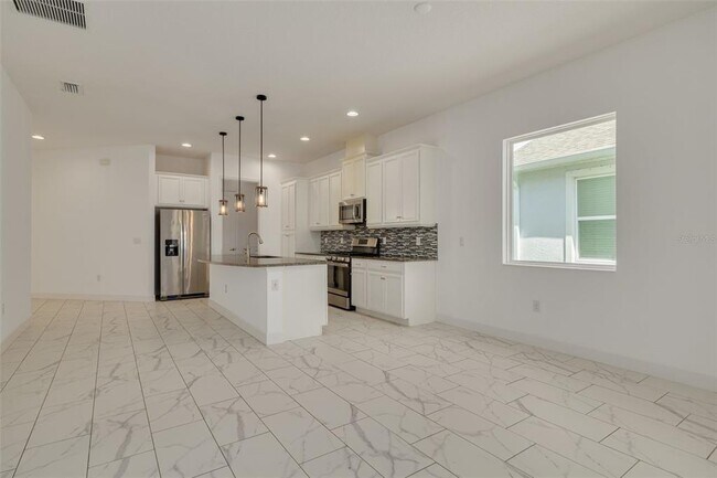 Building Photo - 7222 Paradiso Dr