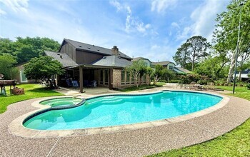 Building Photo - 3307 Deerwood Ln
