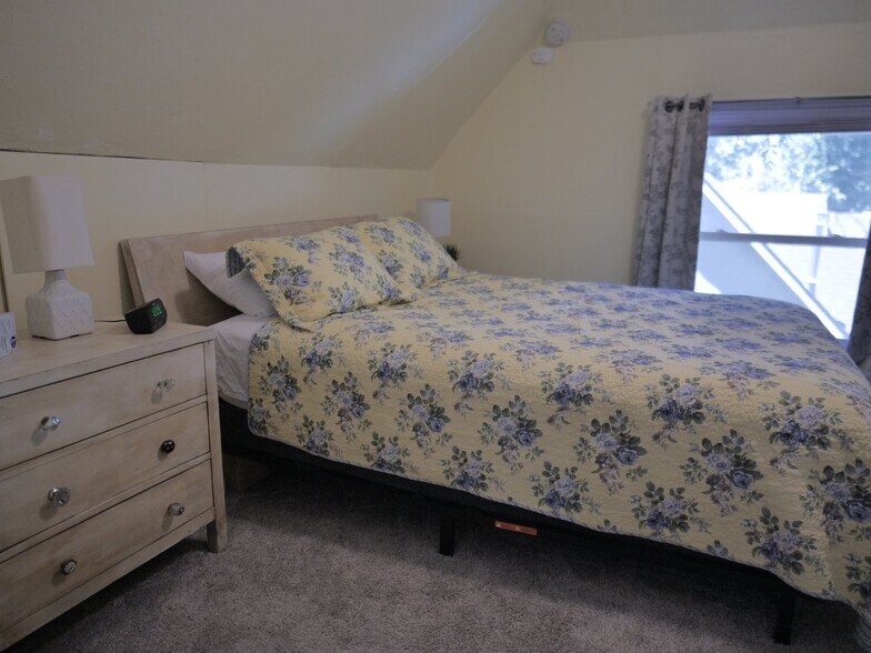 Building Photo - 814 E Cimarron St