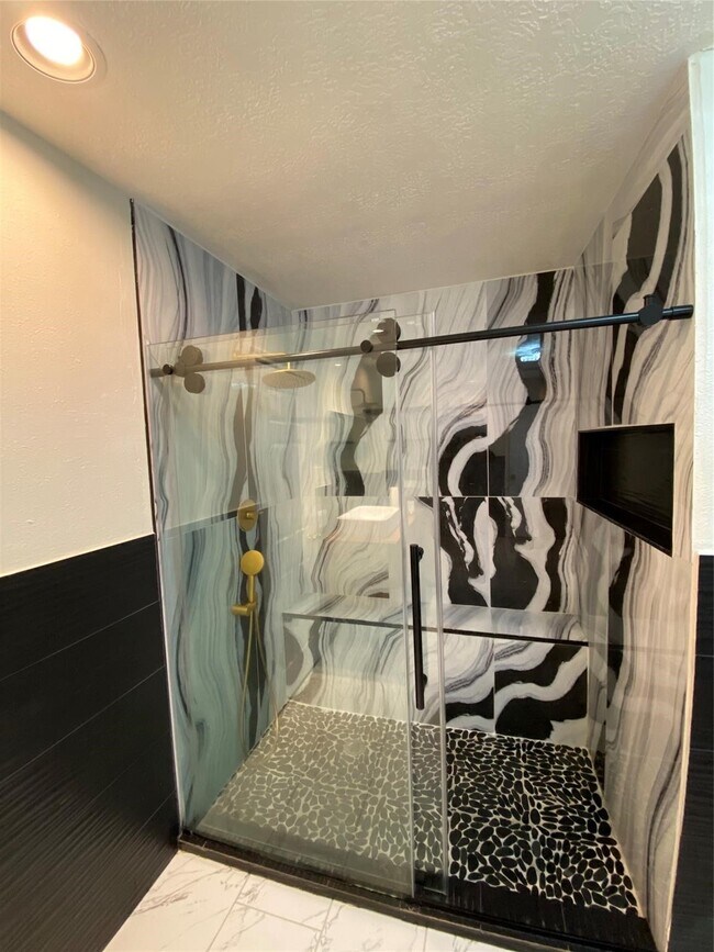 Building Photo - 4803 Shadowdale Dr