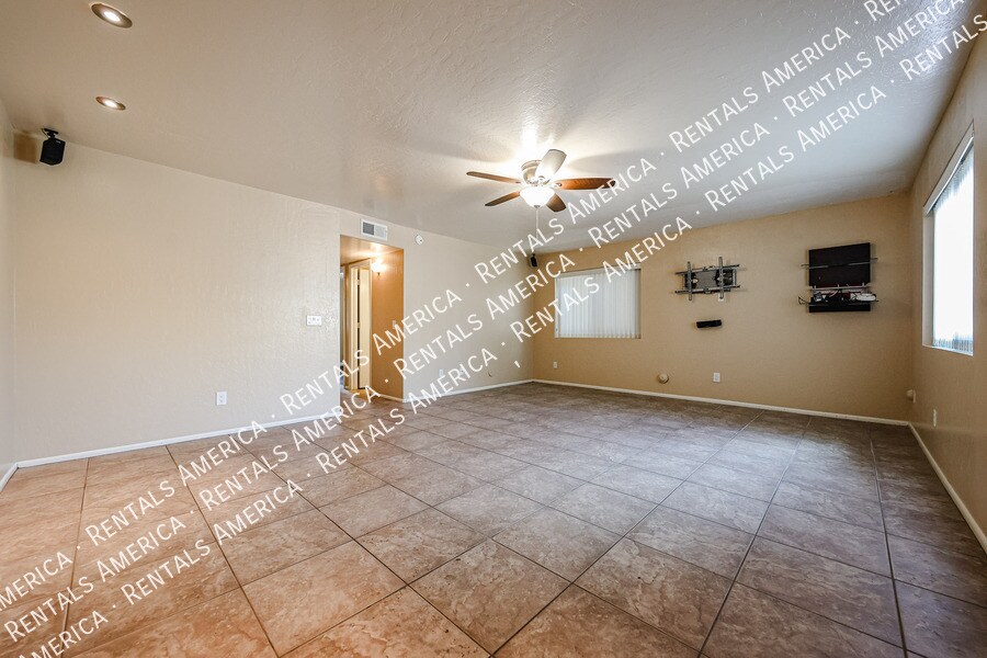 Building Photo - 3160 W Frankfurt Dr