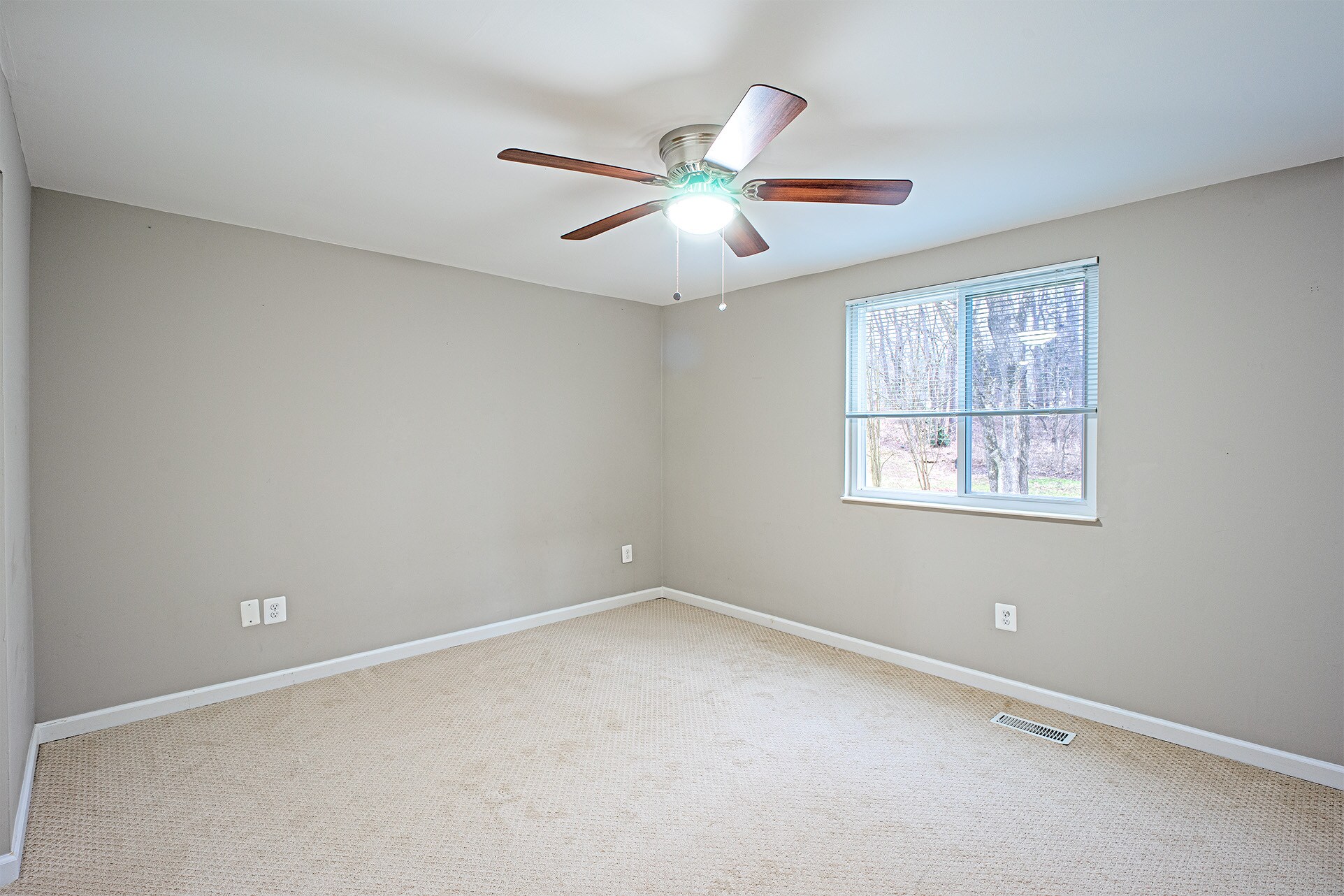 Building Photo - 9705 Locust Hill Dr