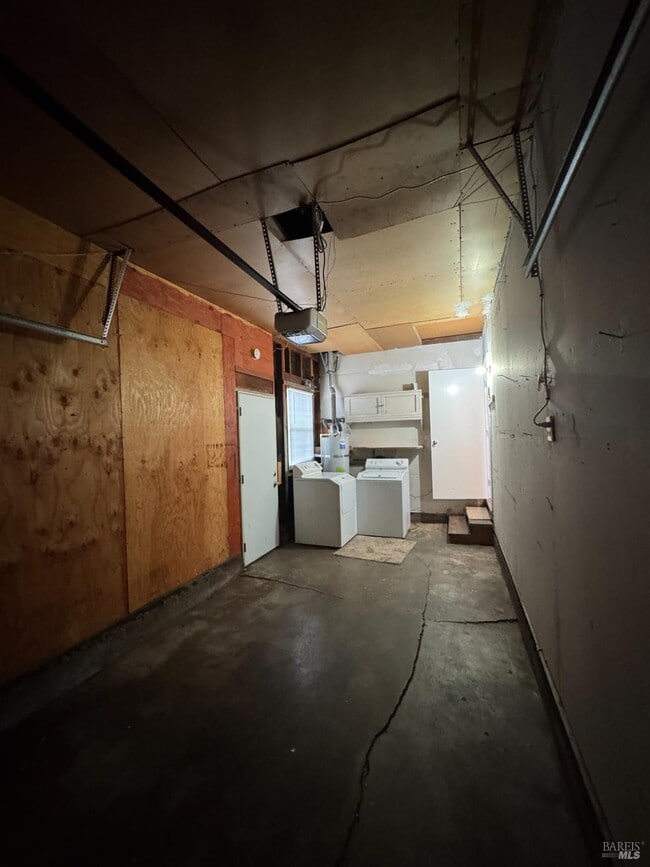 Building Photo - 133 Clay St