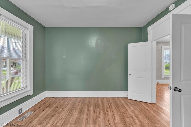 Building Photo - 3900 W 33rd St