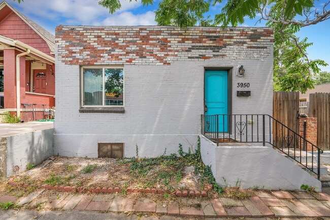 Building Photo - $2,395 - 2 Bed, 1 Bath Home in Denver with...