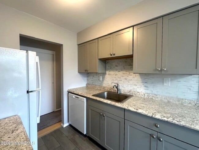 Building Photo - 61 Stonehurst Blvd