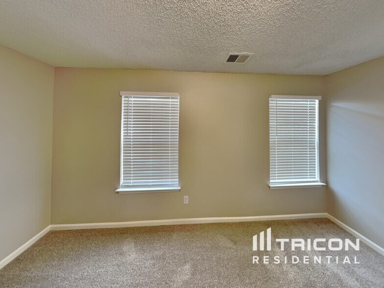 Building Photo - 10827 Azure Valley Pl