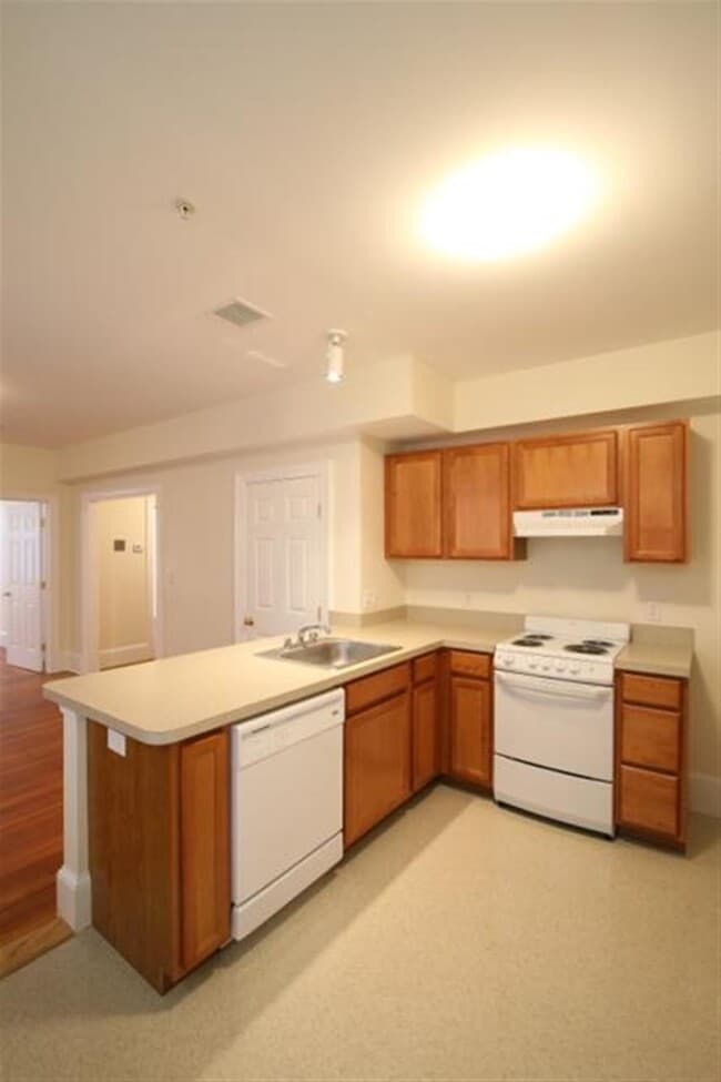 Building Photo - 859 Massachusetts Ave