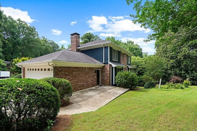 Building Photo - 2340 Castleridge Ct
