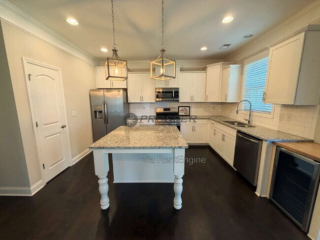 Building Photo - 108 Redmont Ct