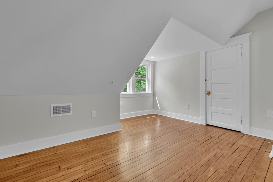 Building Photo - 3 Murray Ave