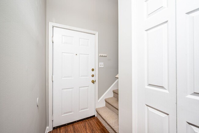 Building Photo - Midlothian Condo Available For Immediate Move In