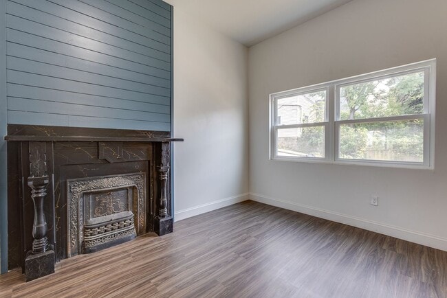 Building Photo - 19 Allen St