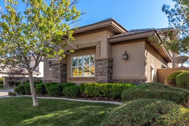 Building Photo - BEAUTIFUL QUEENSRIDGE HIGHLY UPGRADED HOME BY CHRISTOPHER HOMES