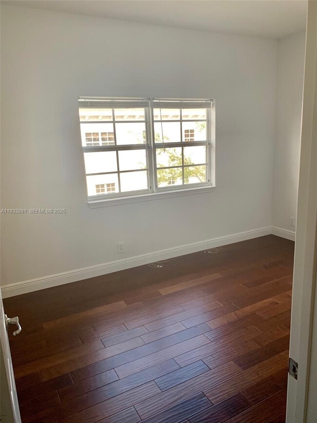 Building Photo - 218 SW 6th Pl