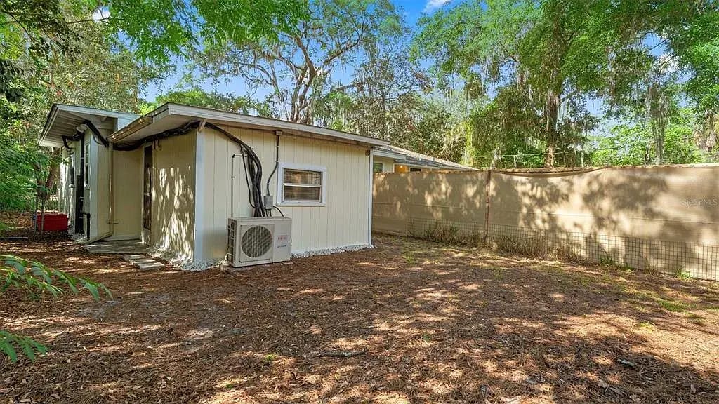 Back of Unit B - 904 NW 14th Ave