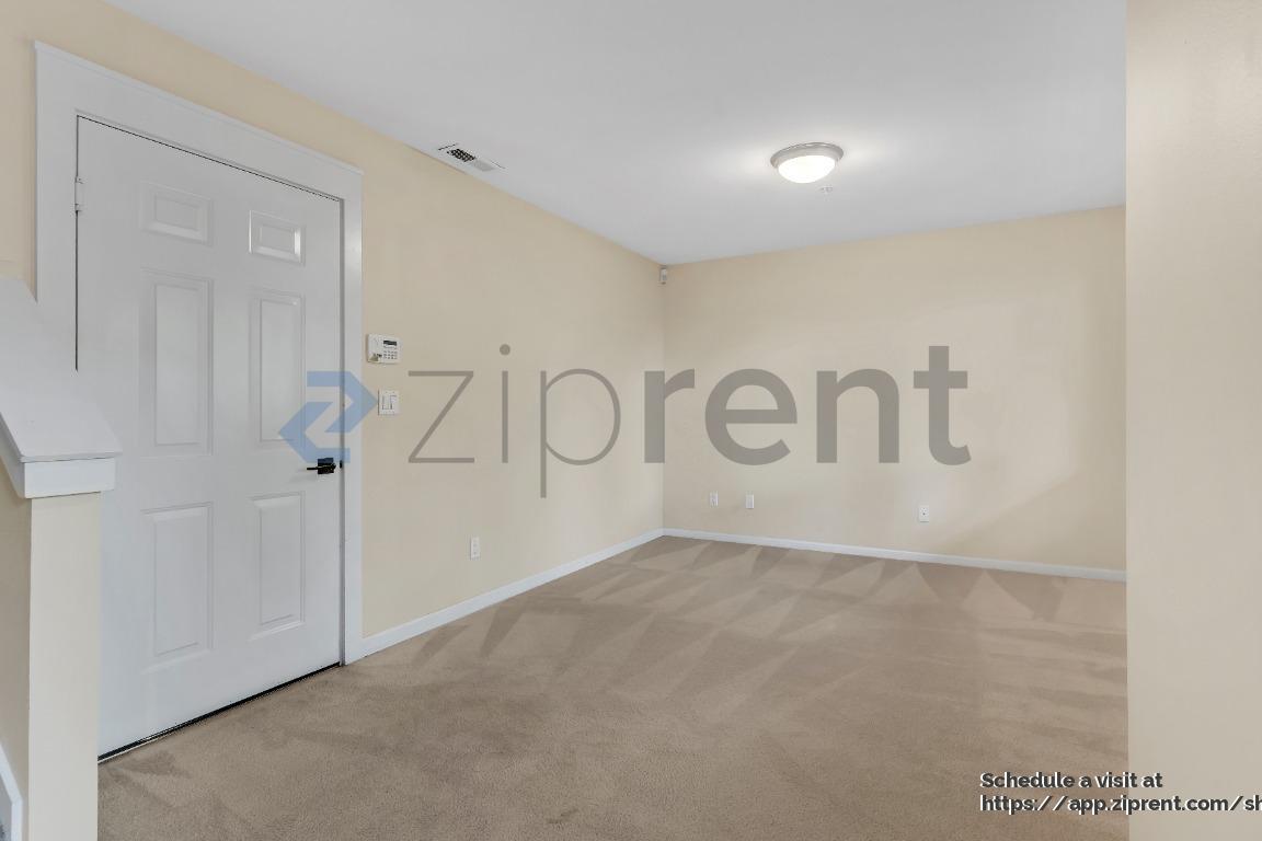 Building Photo - 7909 SW 31st Ave