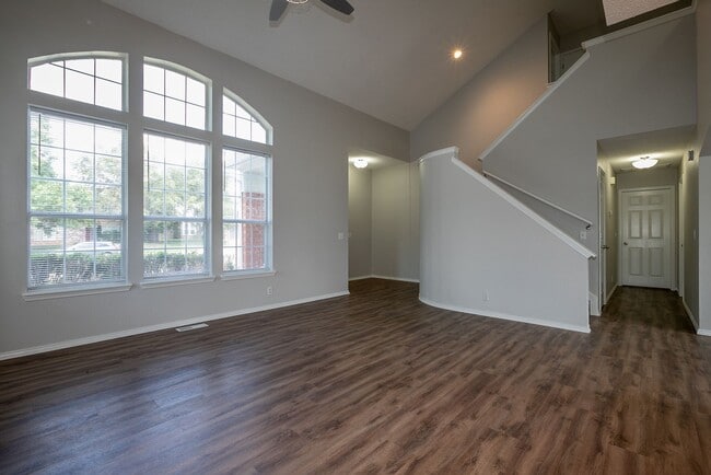 Building Photo - Gorgeous 4 Bedroom Remodel, Union Schools!