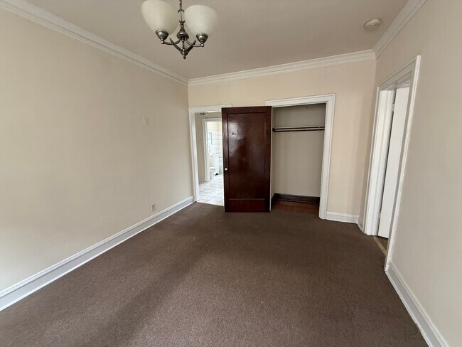 Building Photo - 2146 Gunderson Ave