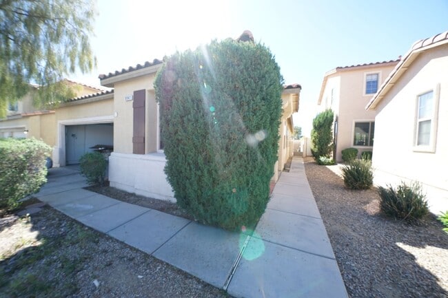 Building Photo - SHOWINGS AVAILABLE NOW