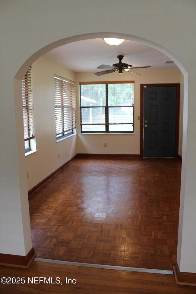 Building Photo - 1391 River Hills Ct