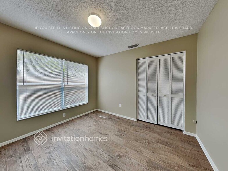 Building Photo - 12921 Longcrest Dr