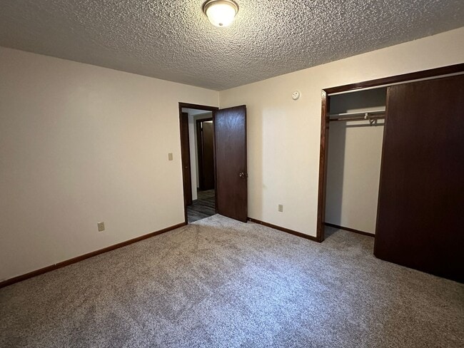 Building Photo - Duplex - 2308 S 20th St