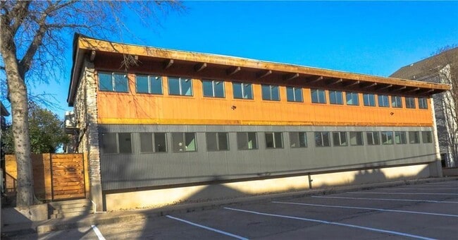 Building Photo - 400 E 30th St