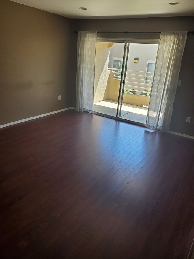 Building Photo - Cute 2 bedroom 2 bath condo