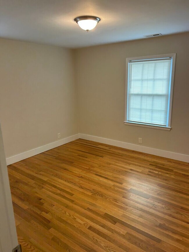 Building Photo - Beautiful Remodeled Two Bedroom House Near...