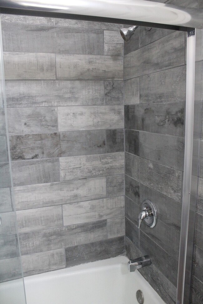 Building Photo - 540 Southtrail Dr