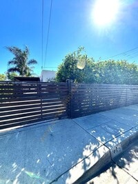 Building Photo - Beautifual Home