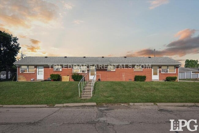 Building Photo - 2651 Consaul St