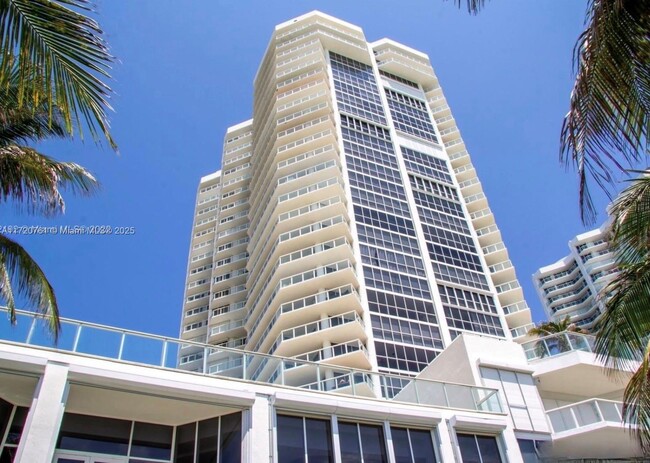 Building Photo - 16445 Collins Ave