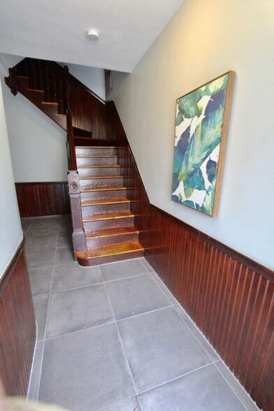 Building Photo - 94 E Cottage St