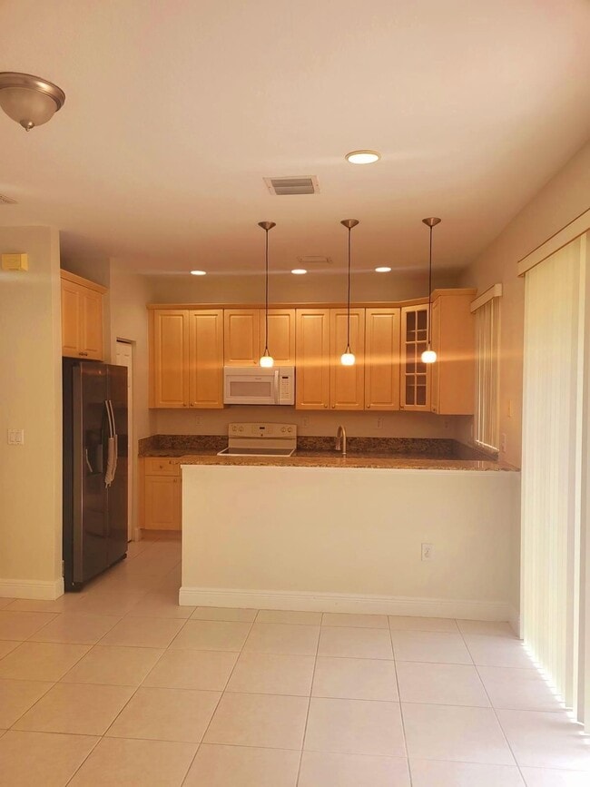 Building Photo - 6639 Hidden Cove Dr