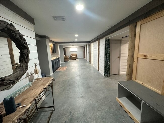 Building Photo - 810 S Sandpiper St