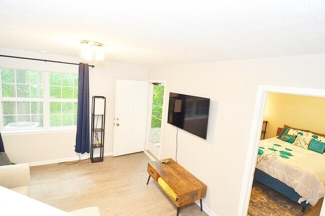 Building Photo - 1111 Island Woods Dr